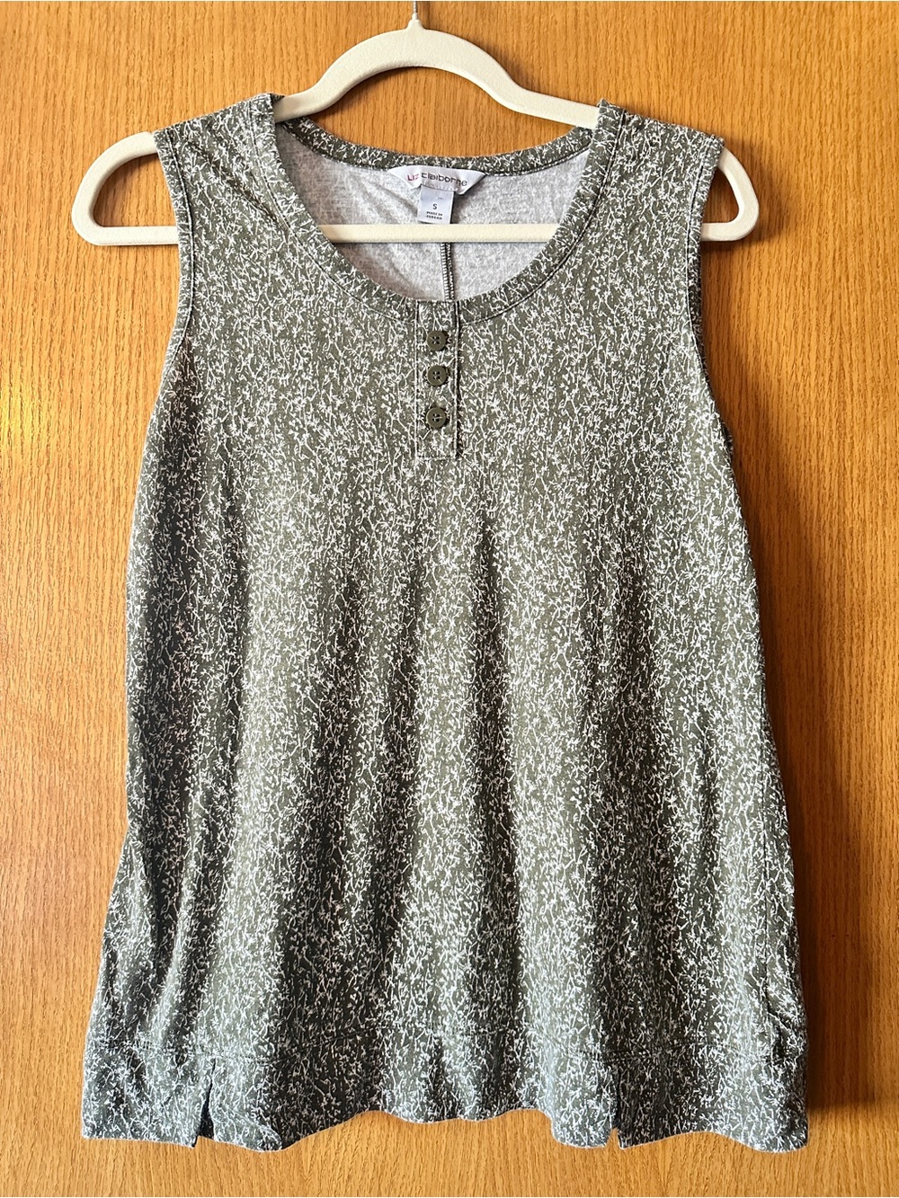 Liz Claiborne Women’s Small Gray White Print Sleeveless Henley Tank Top